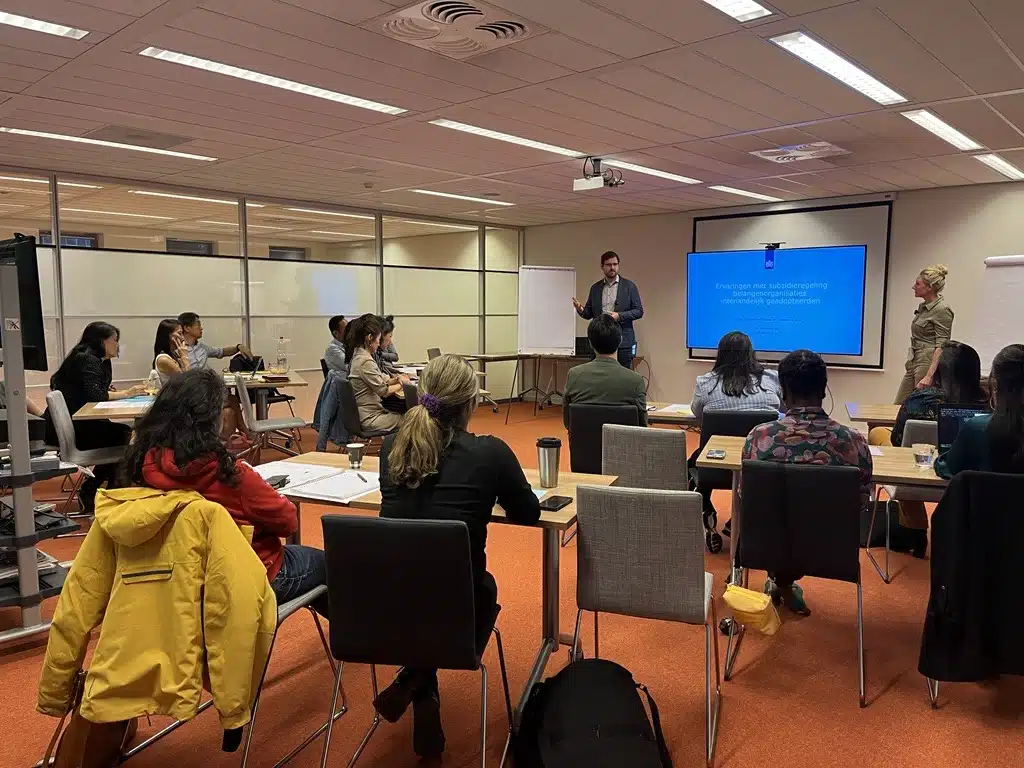 Belangenorganisaties bij elkaar om de subsidieregeling belangenorganisaties interlandelijke adoptie te evalueren 